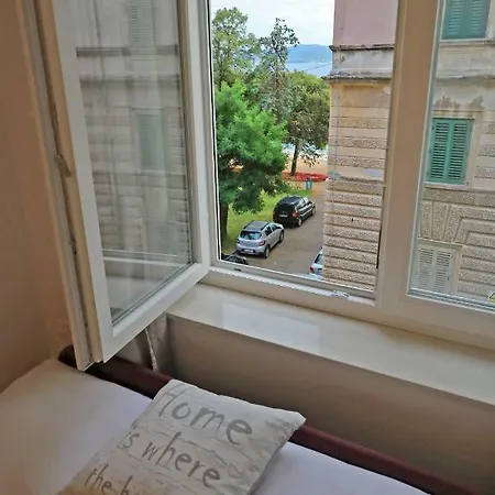 Luci Ζαντάρ